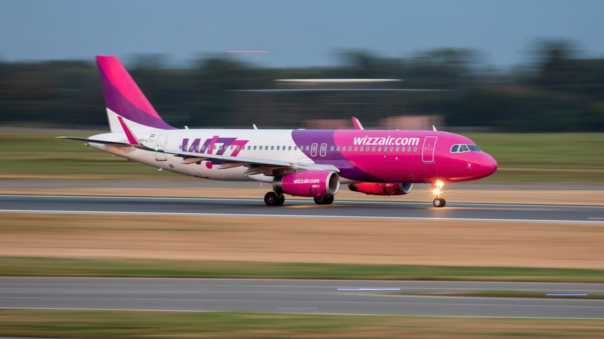 Zrušené lety a nulová komunikace. Cestující si stěžují na Wizz Air